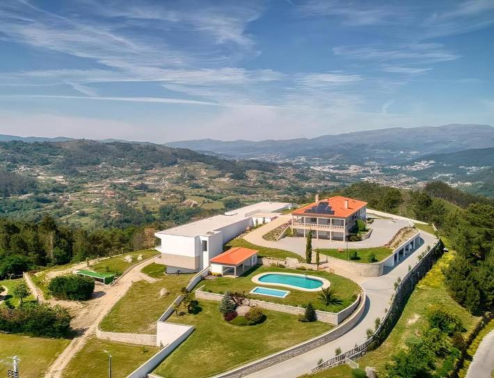 Hôtel pour 2 personnes, avec vue ainsi que jardin et piscine, animaux acceptés