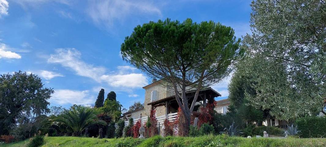 Location de vacances pour 4 personnes, avec piscine ainsi que vue et jardin, animaux acceptés à Jegun - 2