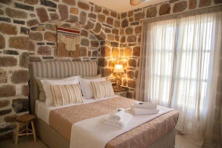 Location de vacances pour 6 personnes, avec vue et jardin dans Poros