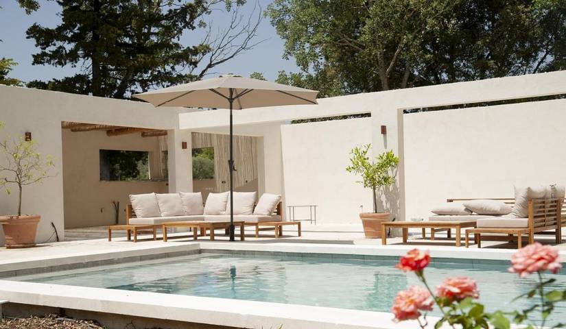 Location de vacances pour 5 personnes, avec terrasse ainsi que piscine et jardin à Paradou - 2