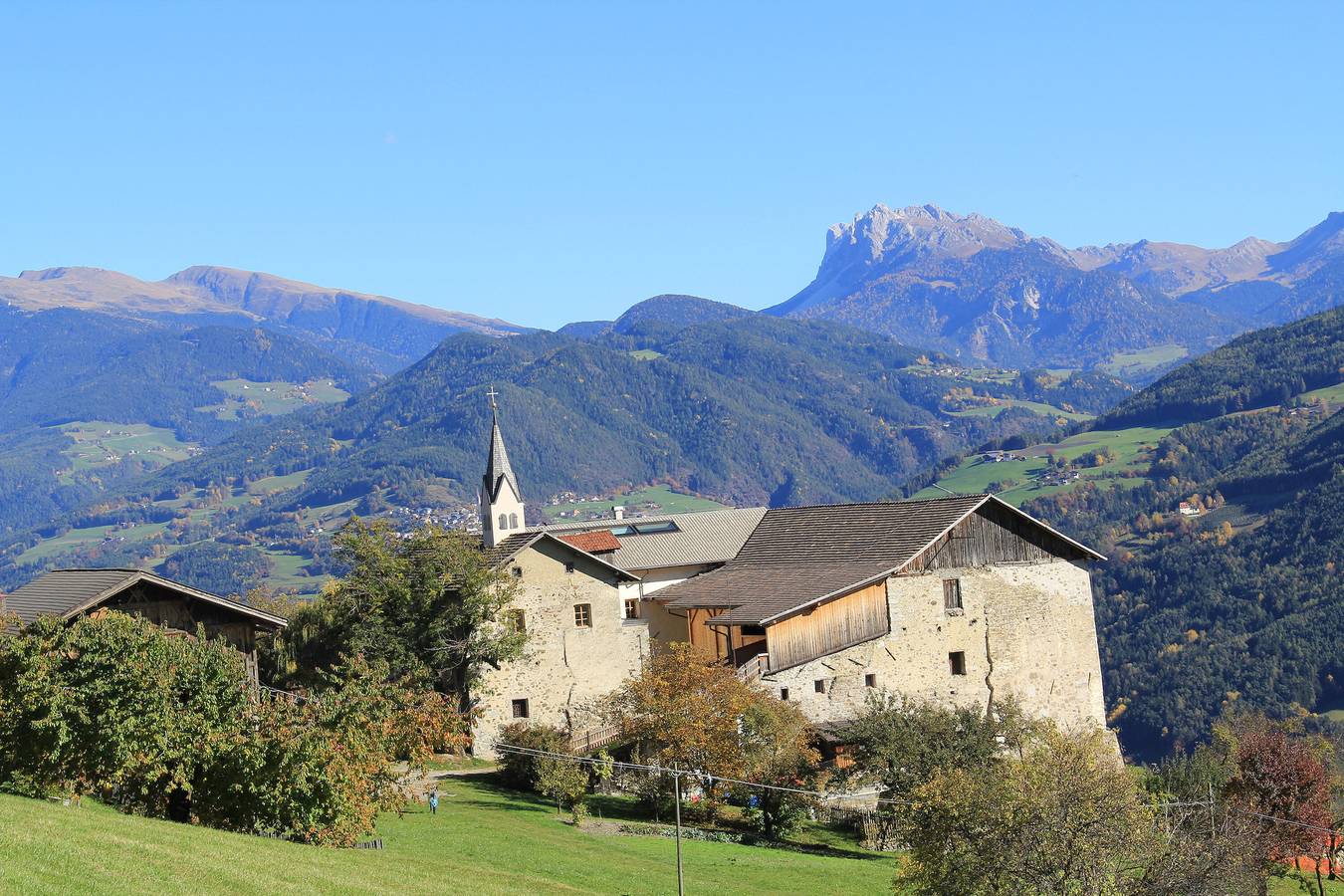 Ganze Wohnung, Ferienwohnung 'Gravetsch Kloster Säben' mit Bergblick, Gemeinschaftsgarten und Wi-Fi in Gravetsch, Villanders