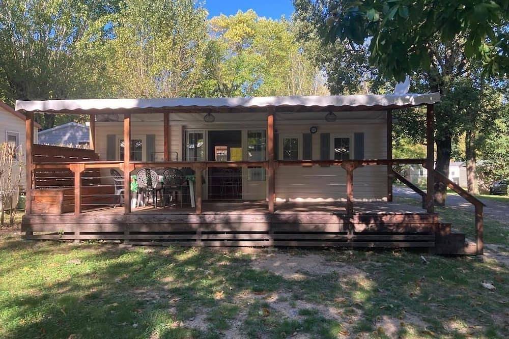 3-bedroom mobile home in the Cévennes countryside near Alès in Mialet, Cevennen