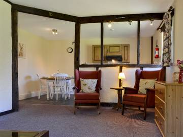 Holiday Rental for 4 People in Powys, Mid-Wales, Photo 3