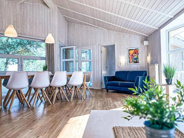 Ferienhaus für 10 Personen, mit Whirlpool und Sauna sowie Garten und Pool in der Lübeck