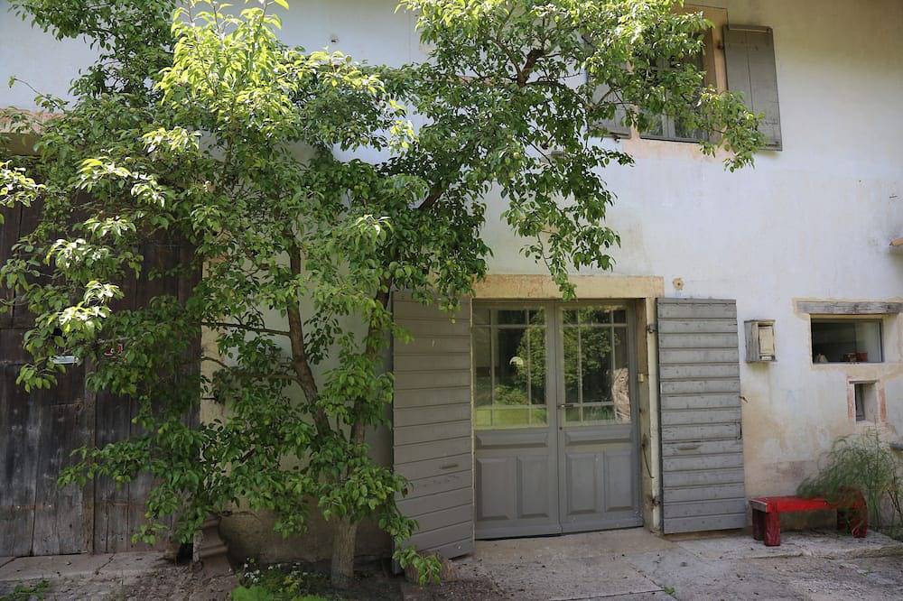 Ferme pour 11 Personnes dans Valzin en Petite Montagne, Jura