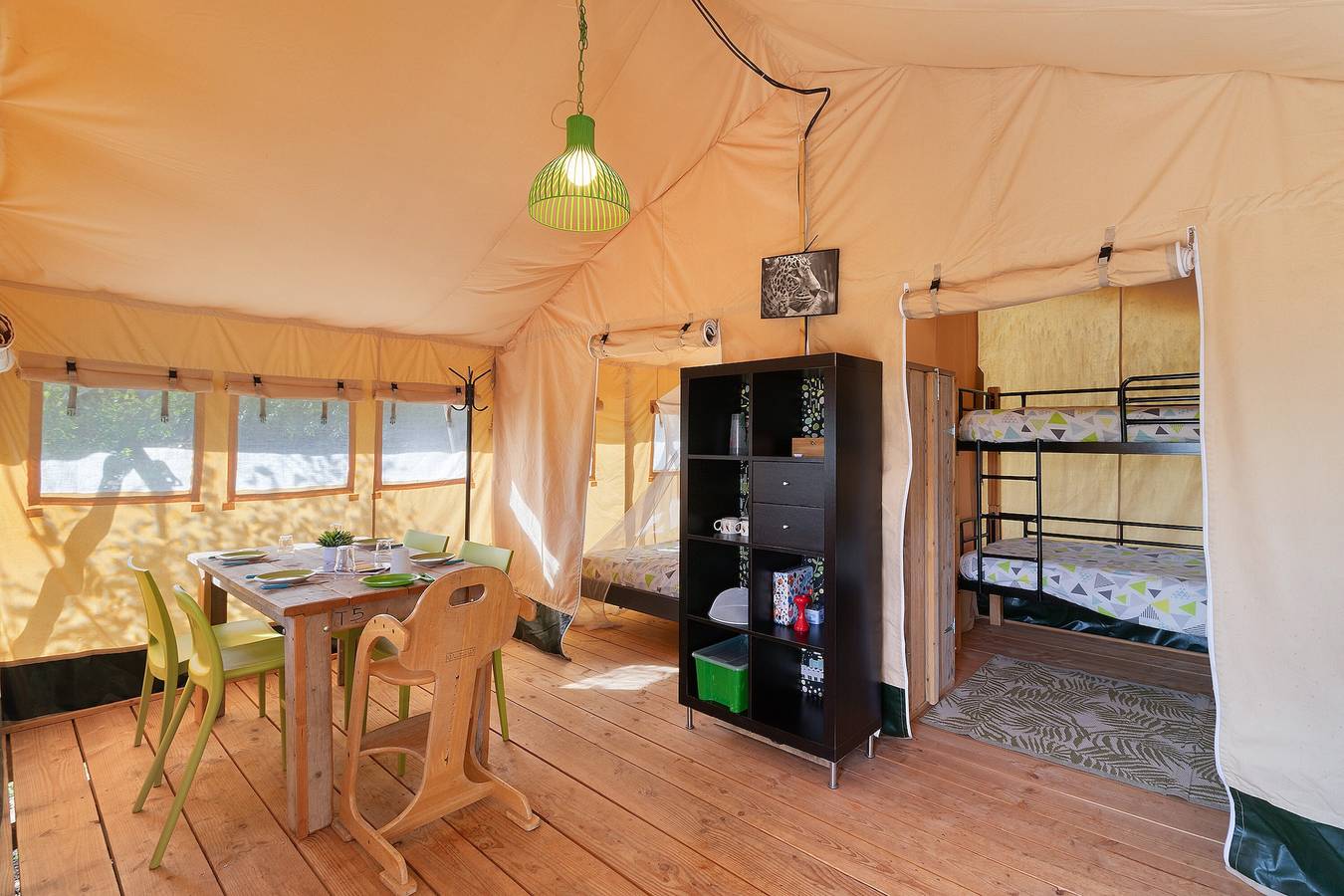 Glamping « Safarilodge Standard 4 Pers » avec terrasse privée et Wi-Fi in Paulin, Périgord Noir