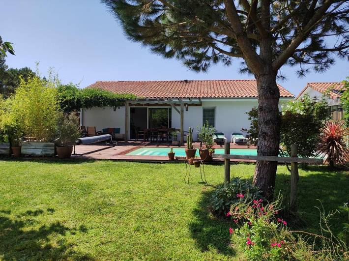 Villa pour 8 personnes, avec terrasse et piscine