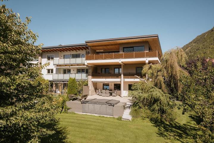 Vakantieappartement voor 4 personen, with uitzicht and sauna as well as tuin, kindvriendelijk in Ried im Oberinntal