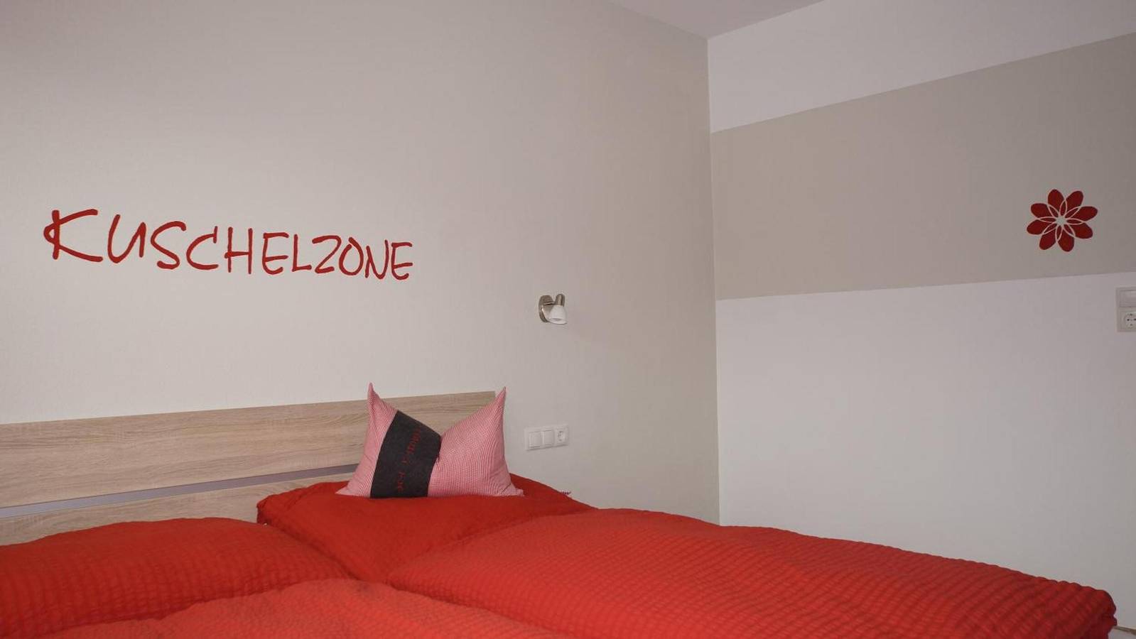 Ganze Wohnung, Ferienwohnung 'Mario' mit Bergblick, privater Terrasse und Wi-Fi in Tuxer Alpen, Hippach