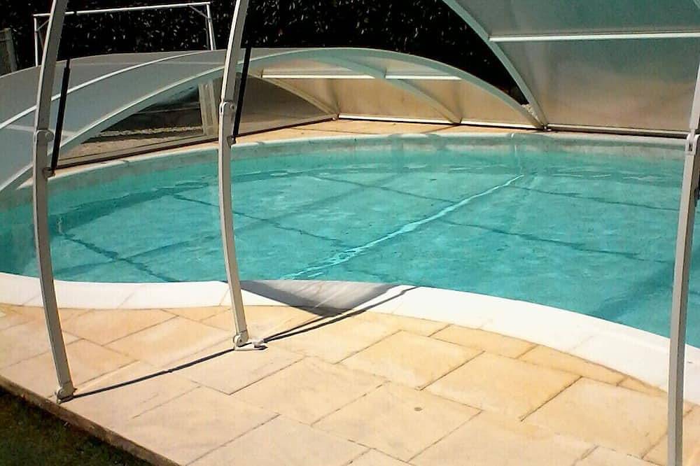 Entire apartment, House furnished comfortably situated between Avignon and Isle sur la Sorgue in Caumont-sur-Durance, Vaucluse