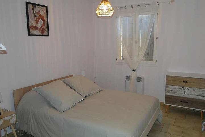 Location de vacances pour 6 personnes, avec jardin et terrasse à Sénas - 3