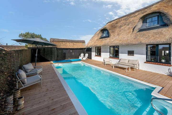 Villa für 16 Personen, mit Ausblick und Sauna sowie Balkon/Terrasse und Pool - 1