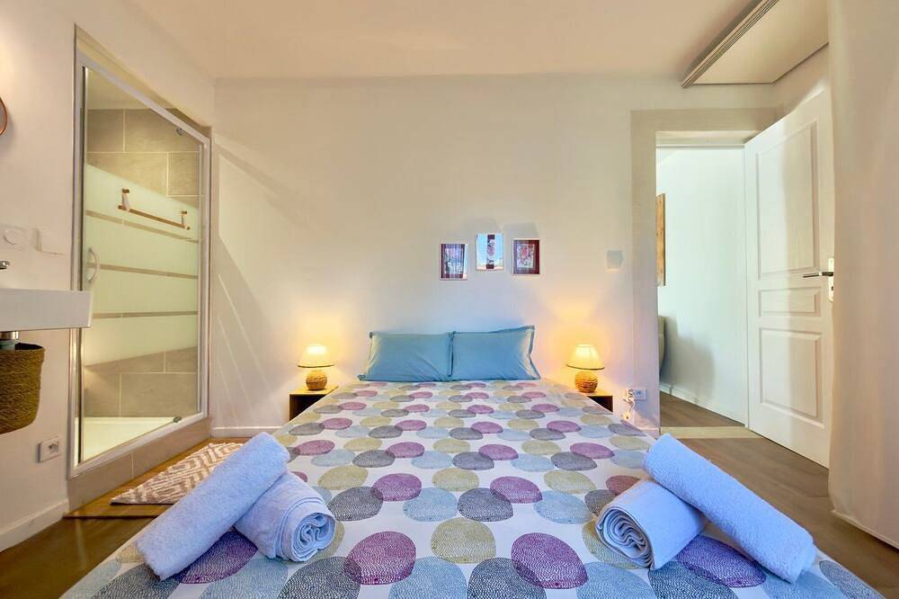 Apartamento entero, La Villa des Gardies, Medieval Charm in Vézénobres, Región de Alès