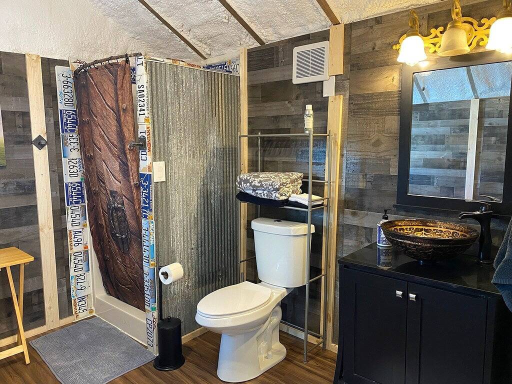 Quiet Country Burnt Cross Cabin close to Billings in Yellowstone County