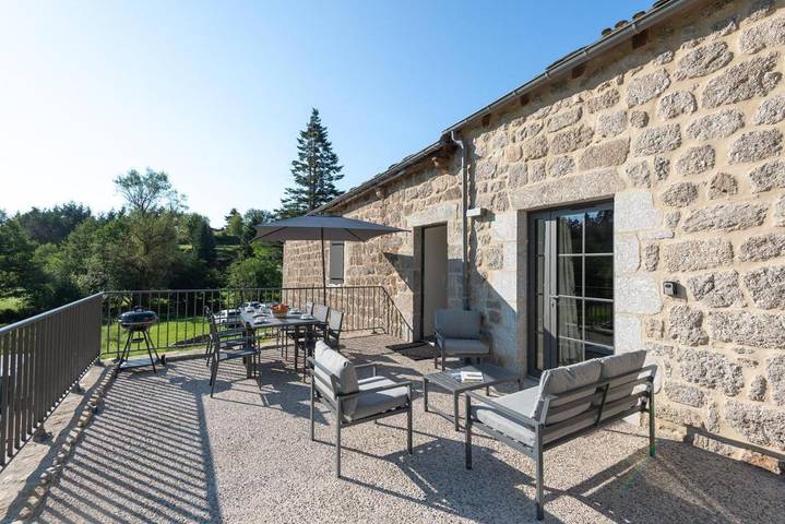 Location de vacances pour 5 personnes, avec Jacuzzi ainsi que Terrasse et Sauna à Saint-Amans
