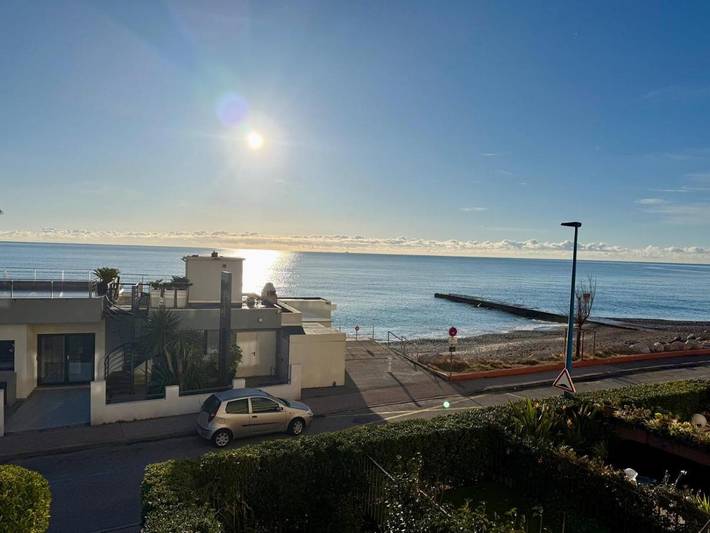 Gîte pour 2 personnes, avec vue et terrasse dans Plage de la Pierre au Tambour