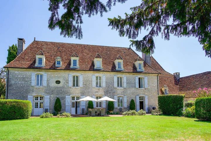 Gîte pour 10 personnes, avec Jardin et Piscine à Pinsac