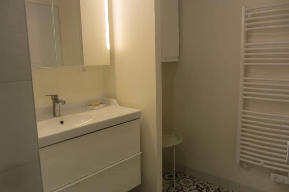 Apartamento entero, 2 habitaciones 56m2 a estrenar y totalmente equipadas en casa de pueblo - acceso independiente in Nanteuil-lès-Meaux, Sena y Marne