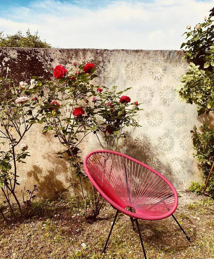 Location de vacances pour 6 personnes, avec Balcon et Terrasse ainsi que Jardin et Vue à Saint-Aulaye