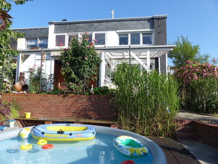 Ferienwohnung für 3 Personen, mit Balkon und Terrasse sowie Garten und Pool in Wuppertal