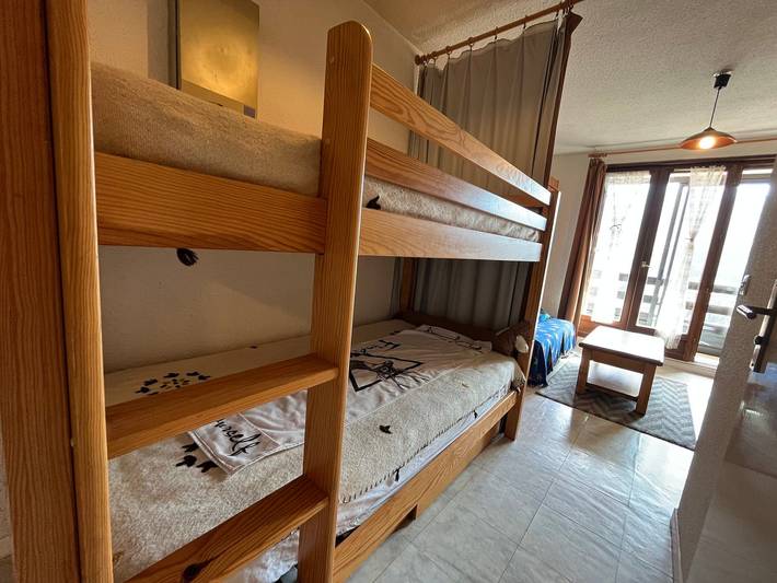 Ganze Wohnung, Mini T2 in Barcelonnette für 4 Personen mit Balkon und ausgestatteter Küche in Barcelonnette, Espace Lumière