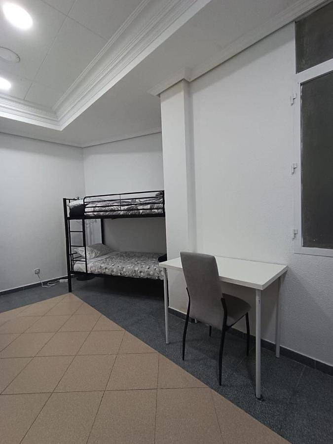 Family Room with Shared Bathroom in Centro (Madrid), Madrid