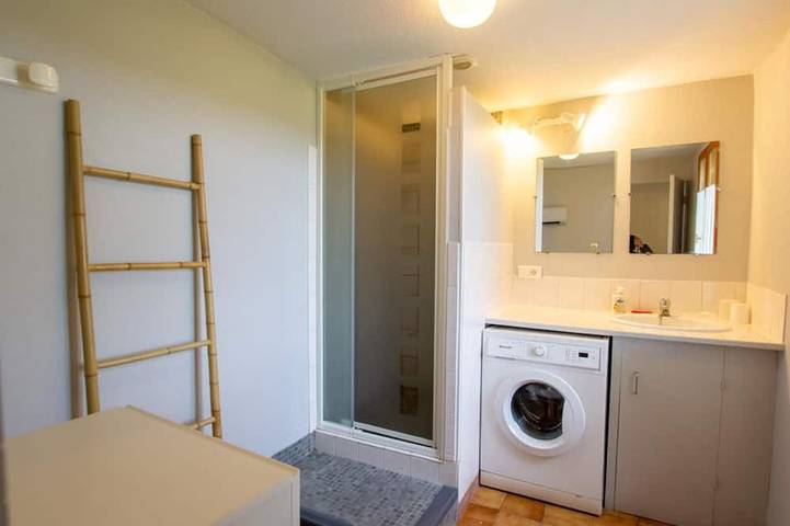 Gîte pour 2 personnes, avec terrasse ainsi que piscine et jardin à Ginestet - 4