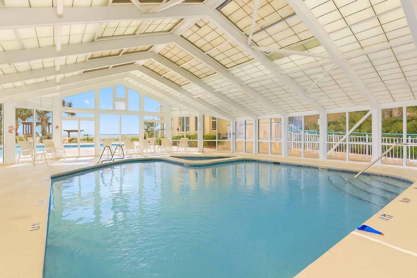 Apartamento entero, Beach Colony Resort 12 D  Sleeps 10  3 bedrooms  3 baths  Beach Front in Johnsons Beach, Perdido Key