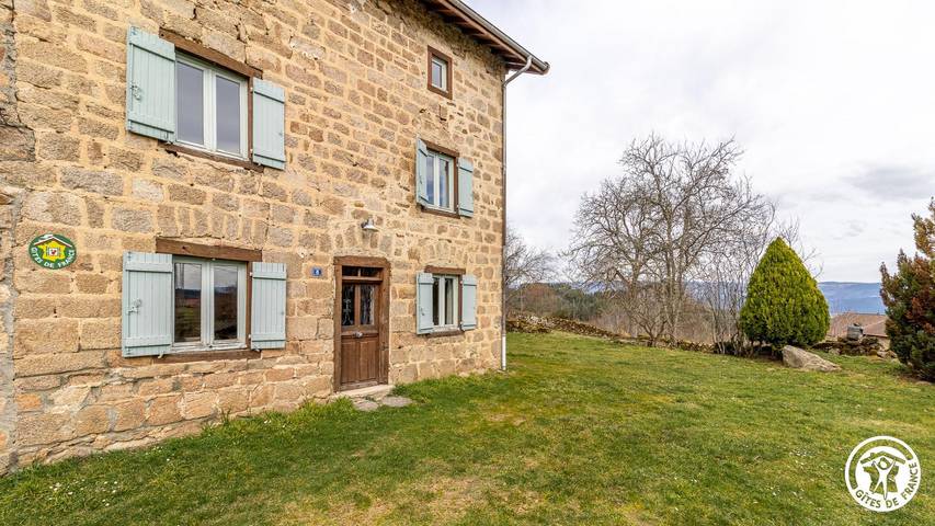 Gîte pour 6 personnes, avec Terrasse ainsi que Jardin et Vue