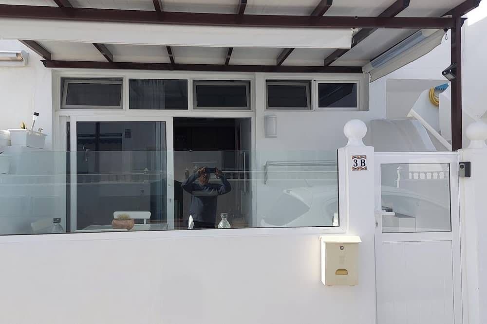 Entire apartment, Homerez - Spacious Apartment in Arrieta, 60 sqm, Terrace in Arrieta, Haría