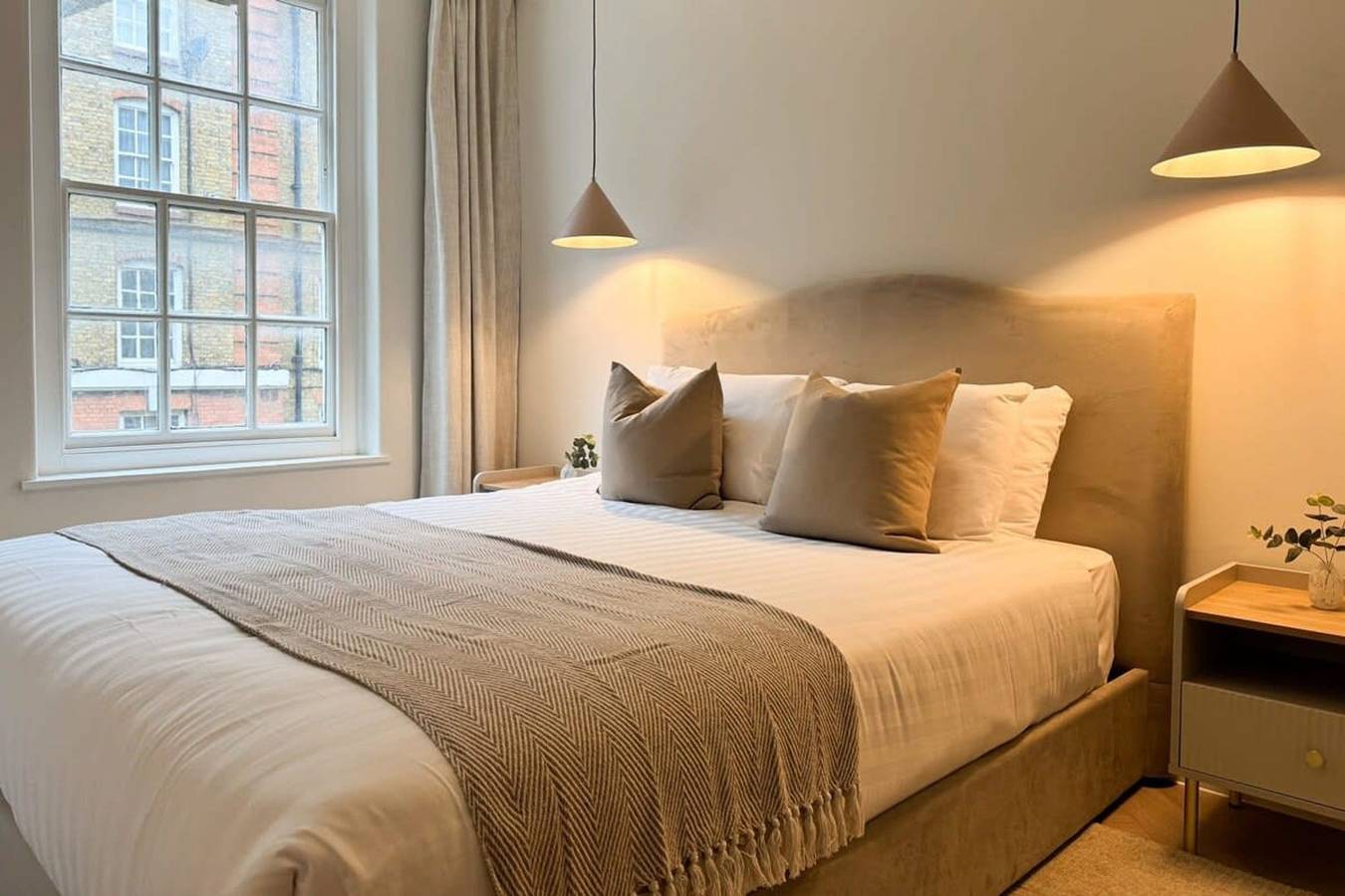 Entire apartment, Elegant Victorian Apartment in Farringdon in Camden, London