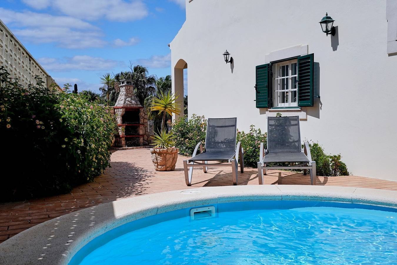 Sonnenuntergangs-Villa: Ruhige Strandlage mit Pool im Algarve in Ferragudo, Faro Distrikt