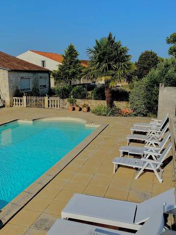 Chambre d’hôte pour 2 personnes, avec piscine ainsi que jardin et vue à Geay