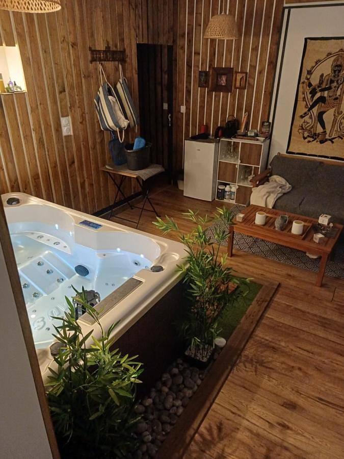 Gîte pour 2 personnes, avec jacuzzi à Saint-Michel-d'Euzet - 4