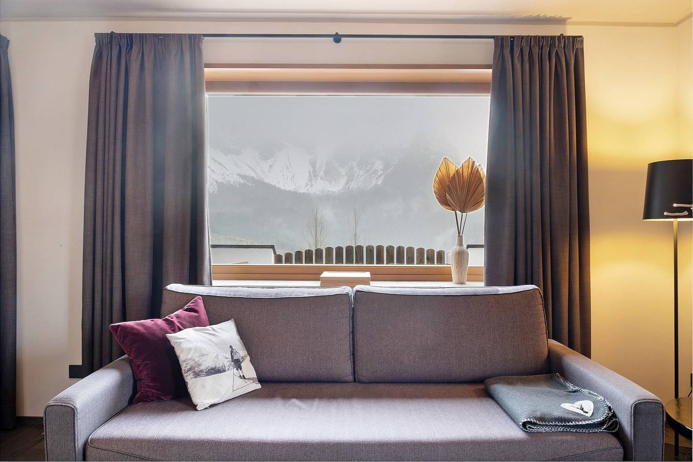 Ganze Wohnung, Ferienwohnung "Angerle Alm Apt König Laurin" mit Privatterrasse, Gemeinschaftsgarten und Wlan in Karersee, Welschnofen