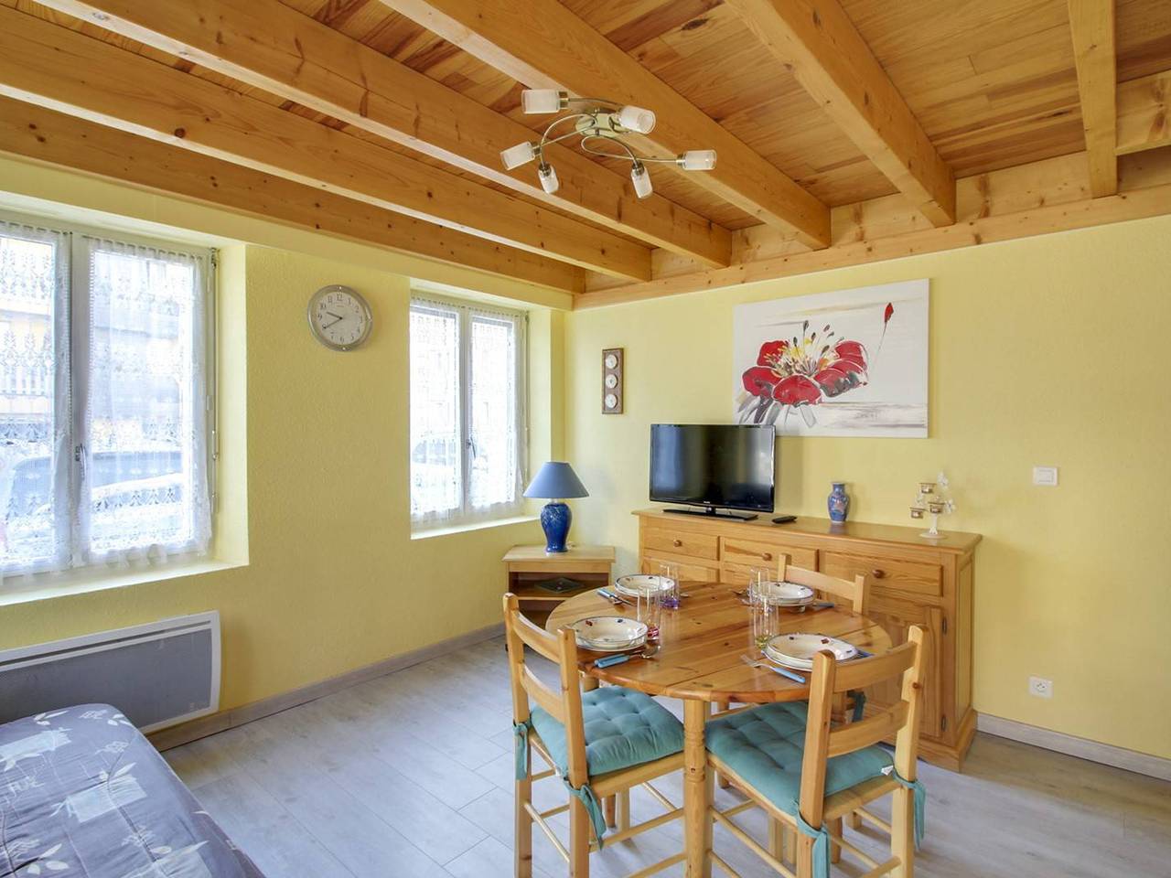 Entire apartment, Cozy Duplex Studio with Shared Outdoor Space in Central Cauterets, Near Ski Lifts in Cauterets, Pyrenees National Park
