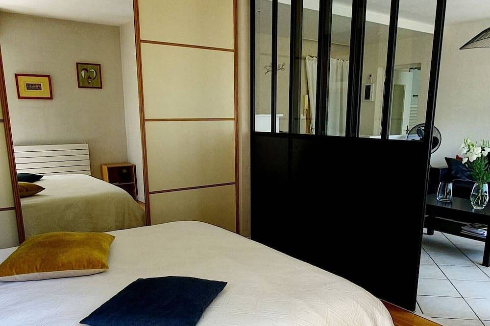 Geheel appartement, Gerenoveerd, rustig en zonnig appartement met grote binnenplaats en tennismeer op 5 minuten afstand in Annecy-le-Vieux, Annecy (commune)