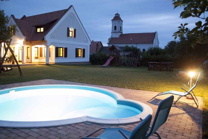 Ferienhaus mit Pool und Klimaanlage in Nagyvázsony, Balaton Region