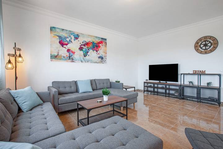 Villa 'Beautiful Renovated Holiday Home' with Sea View, Wi-Fi and Air Conditioning in Benalmádena, Cordillera Penibética