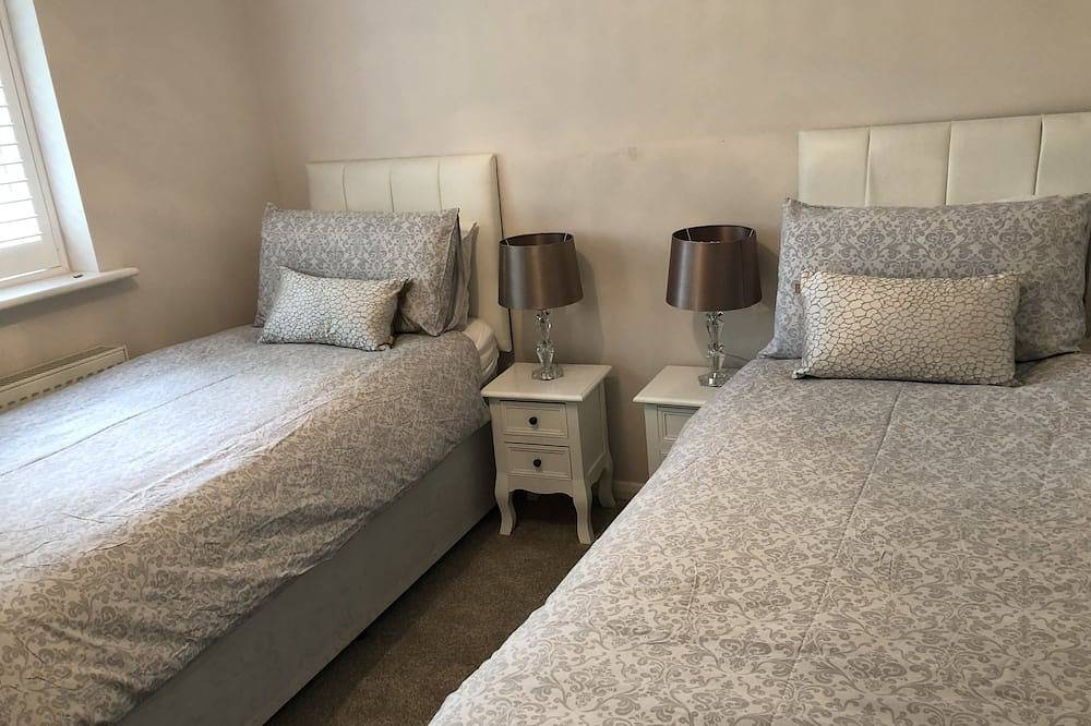 Ganze Wohnung, 1 Schlafzimmer abgeschlossener Anhang / Wohnung in der Nähe von West Byfleet Station in Surrey