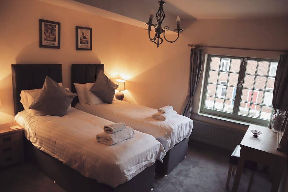 Familiar-Rural-Baño privado externo-Vista a la Calle-Two Bedroom in Lincoln, Lincolnshire