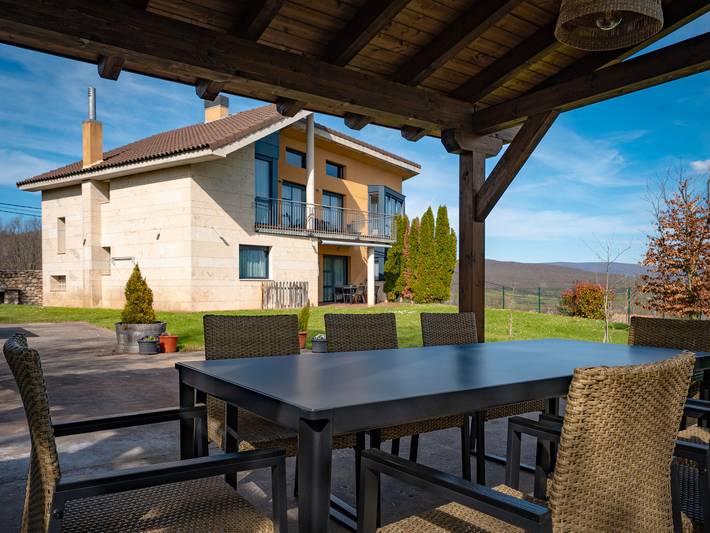 Casa rural para 8 personas, con jardín y vistas al lago, Se admiten mascotas en Los Cameros - 4