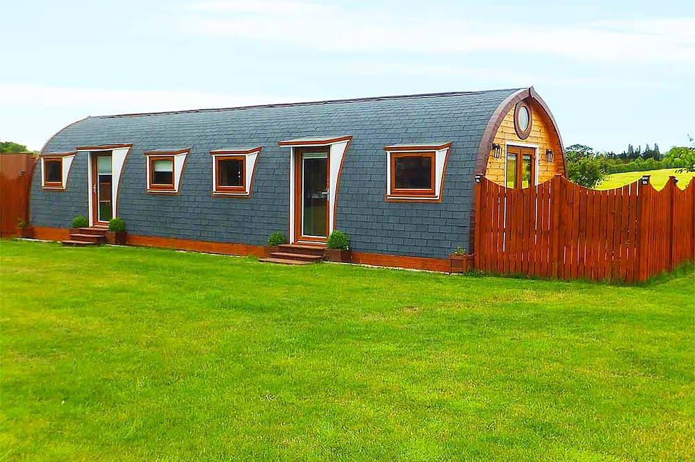 Pod 3 with Countryside view and Hot Tub in Norfolk