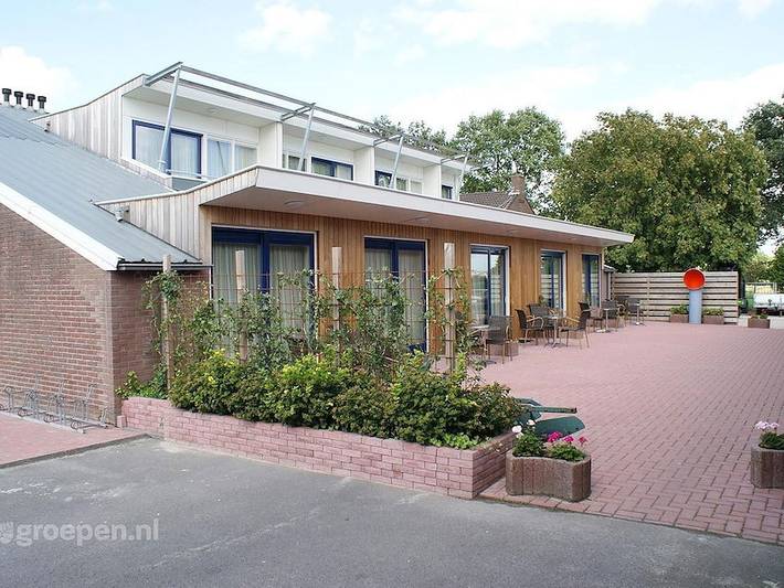 Ferienhaus für 30 Personen, mit Terrasse und Balkon/Terrasse