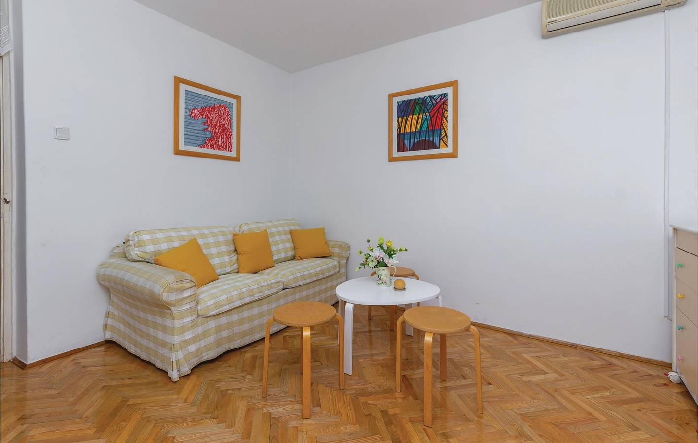 Urlaub am Meer: 1,5 km vom Strand entfernt, mit Terrasse und WLAN in Dramalj, Primorje-Gorski Kotar