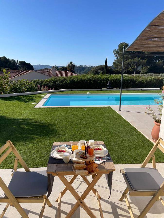 Chambre d’hôte pour 2 personnes, avec vue et piscine ainsi que terrasse et jardin - 1