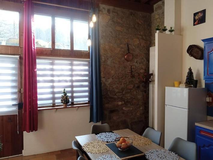 Location de vacances pour 6 personnes, avec terrasse et jardin à Anost - 4