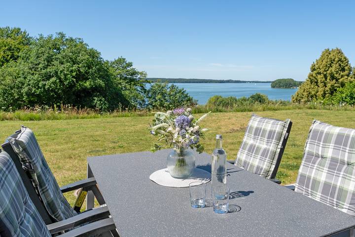Ferienwohnung für 4 Personen, mit Terrasse und Seeblick in Holsteinische Schweiz