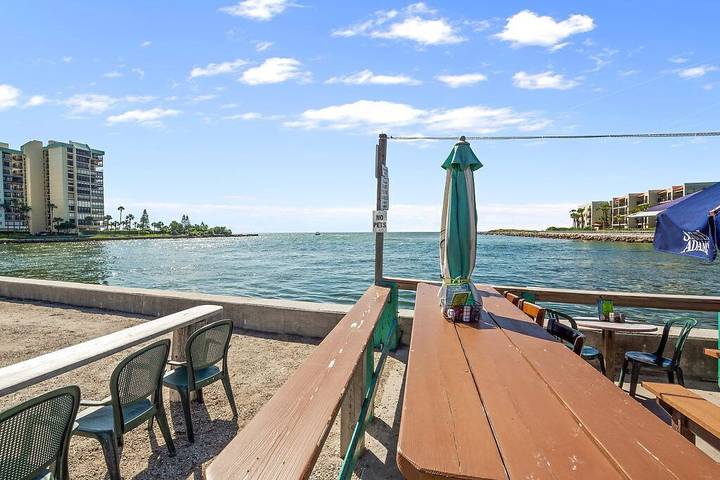 Vacation house for 5 people, with hot tub and terrace, with pets in St. Pete Beach