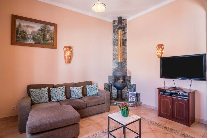 Vila "Casa Santa Maria" com piscina, Wi-Fi, terraço e jardim; Estacionamento disponível na propriedade in Ferreiras, Distrito de Faro